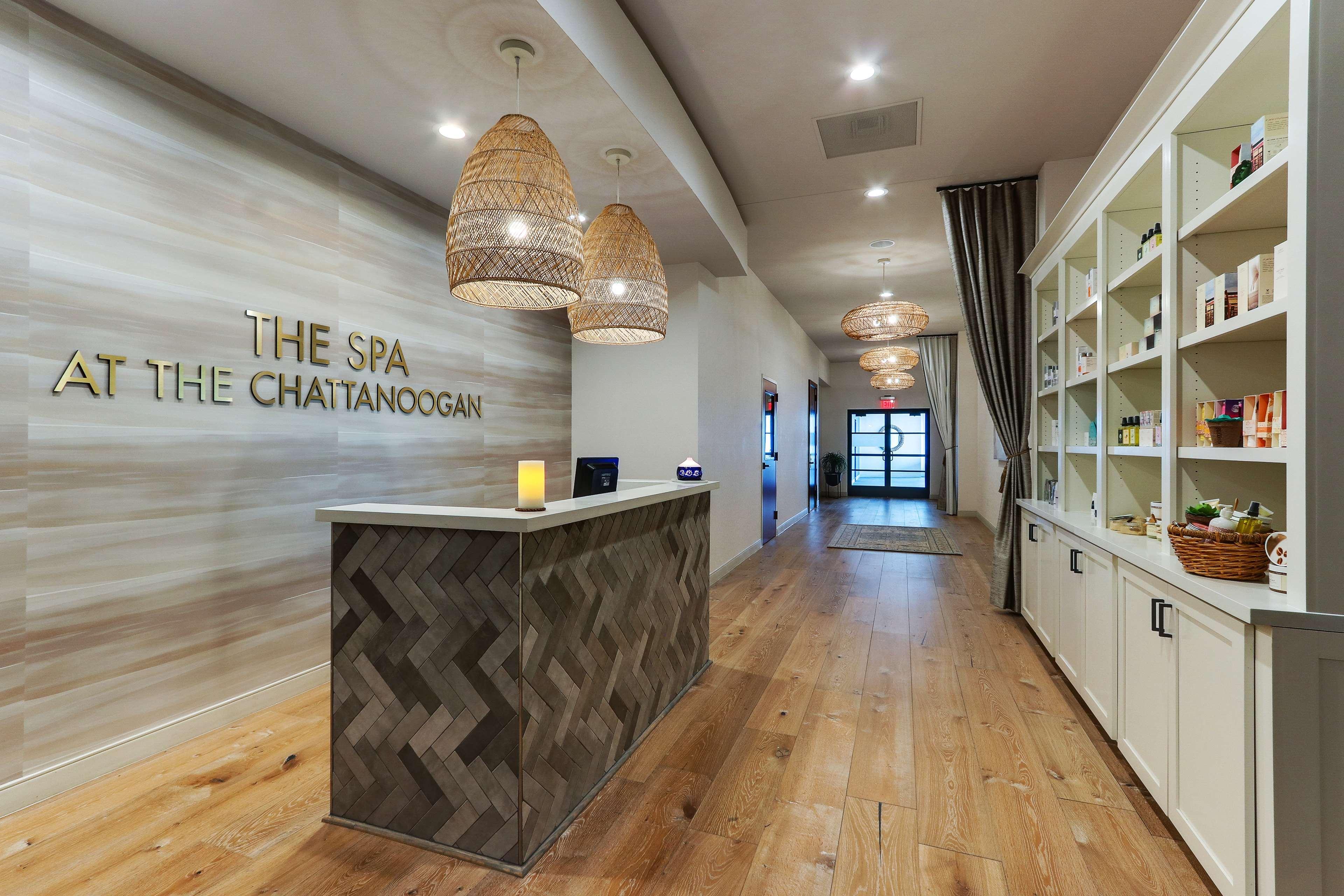 The Chattanoogan Hotel, Curio Collection By Hilton Экстерьер фото